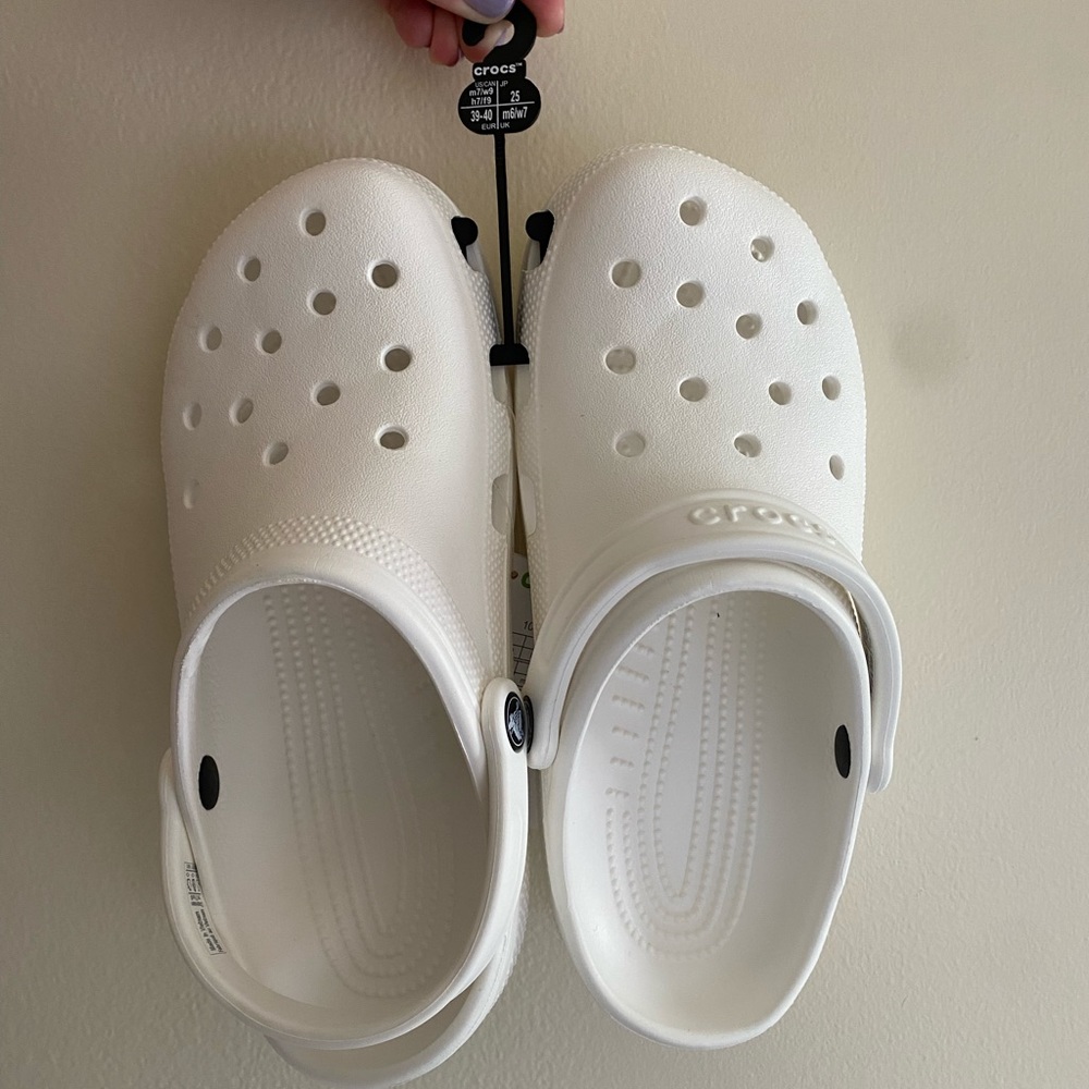 NWT White Crocs Size Men’s 7/ Women’s 9